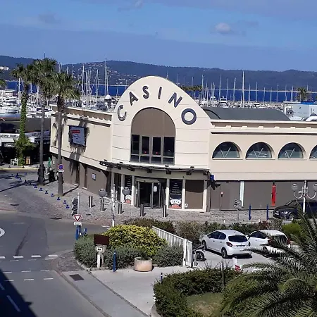 Joli T3 Lumineux Confortable Et Ideale Situation Cavalaire-sur-Mer